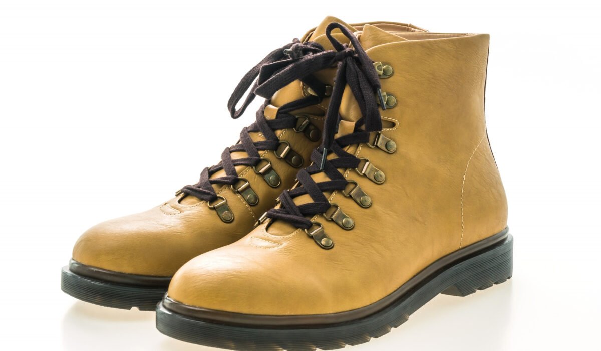 Sepatu Safety Tinggi Perlindungan dan Kekuatan di Setiap Langkah