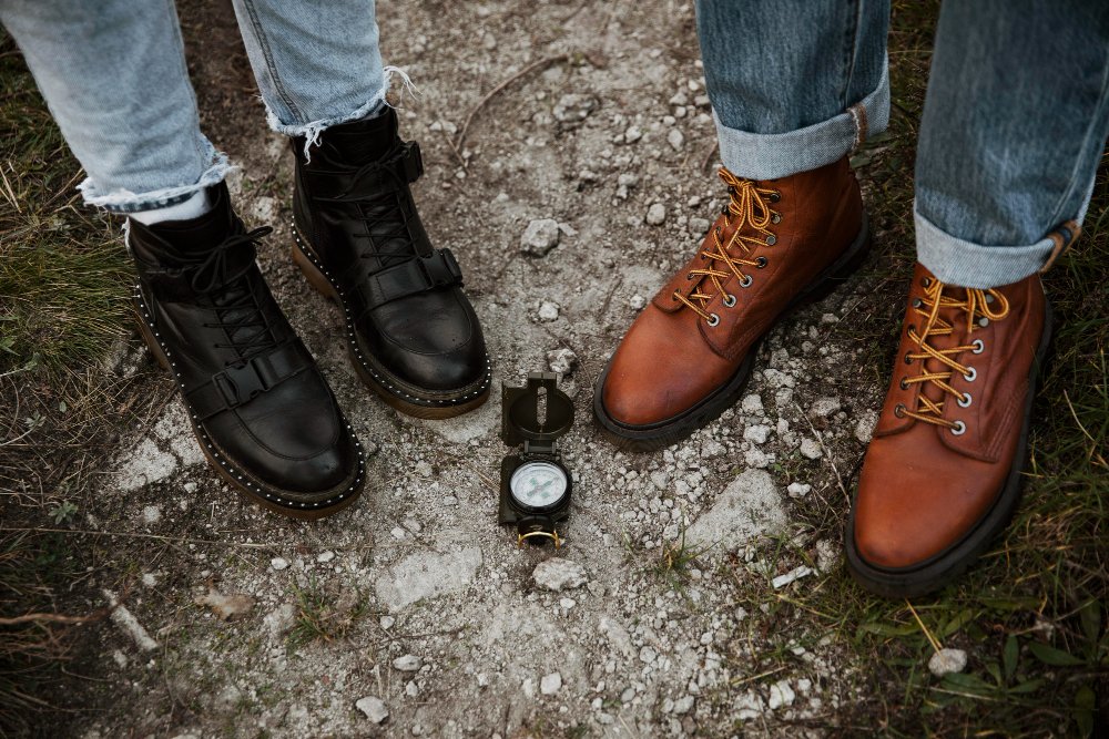 Perbedaan Sepatu Safety dan Sepatu Gunung Kenali Fungsi dan Kebutuhannya